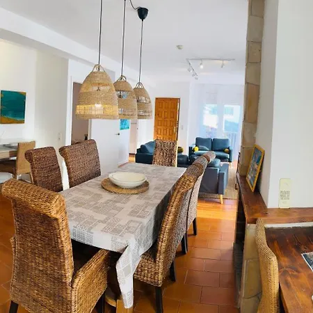 Exclusiva Casa Con Vistas Despejadas Al Mar Y Piscina Privada