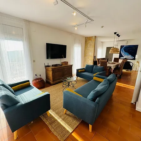 Exclusiva Casa Con Vistas Despejadas Al Mar Y Piscina Privada